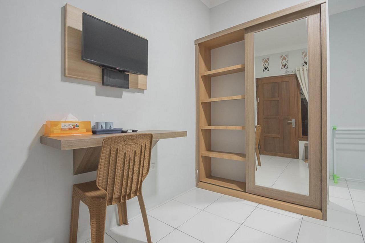 Hotel RedDoorz near RSUD Dr. Abdul Aziz Singkawang Zewnętrze zdjęcie