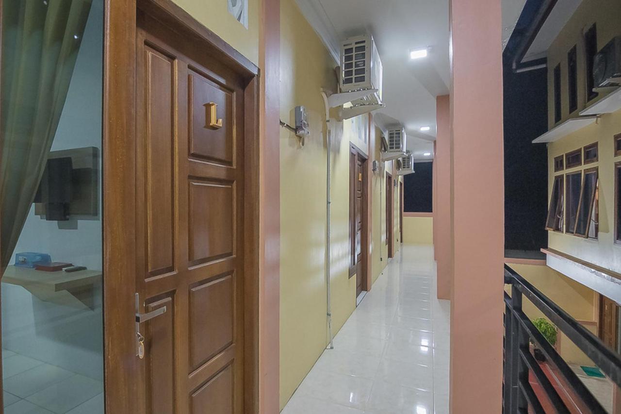 Hotel RedDoorz near RSUD Dr. Abdul Aziz Singkawang Zewnętrze zdjęcie