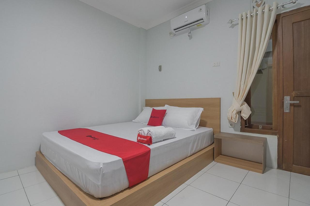 Hotel RedDoorz near RSUD Dr. Abdul Aziz Singkawang Zewnętrze zdjęcie