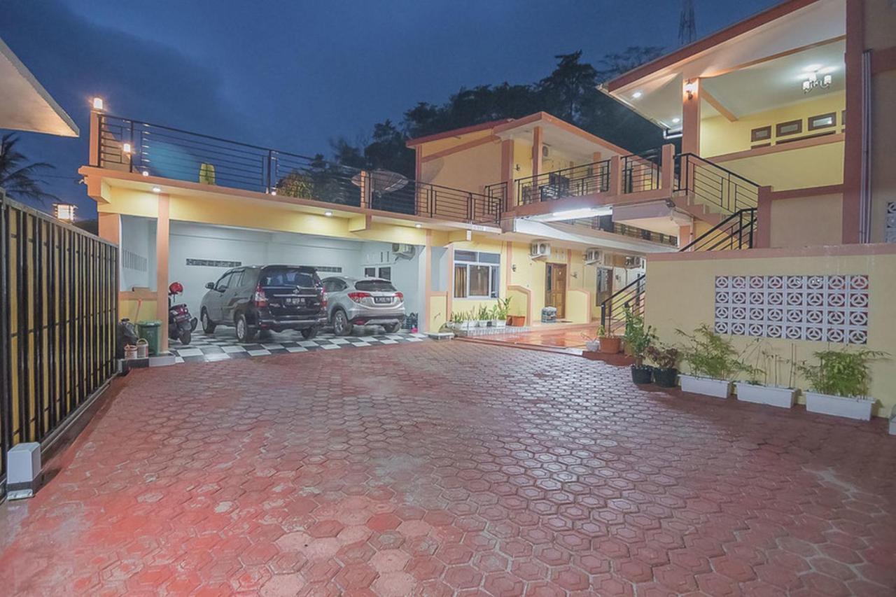 Hotel RedDoorz near RSUD Dr. Abdul Aziz Singkawang Zewnętrze zdjęcie